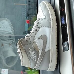 Air Jordan 1 College Grey